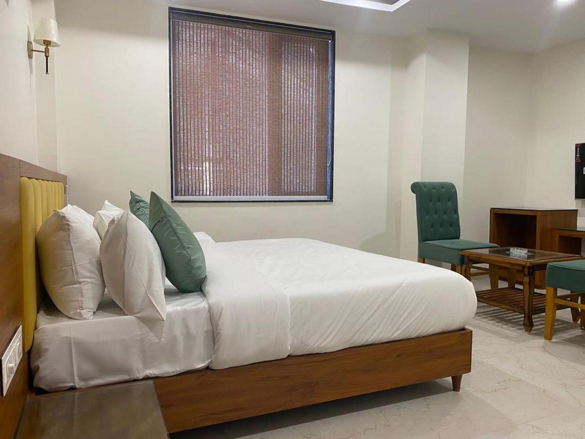 Hotel Eleven Heights Bhopal Dış mekan fotoğraf
