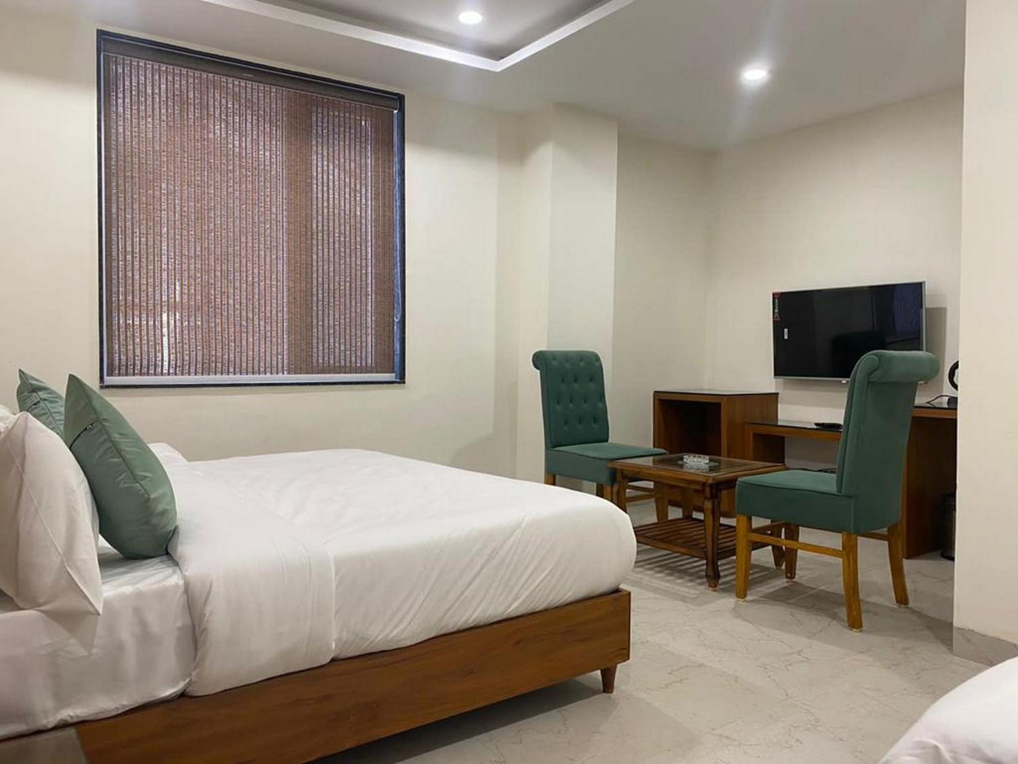 Hotel Eleven Heights Bhopal Dış mekan fotoğraf