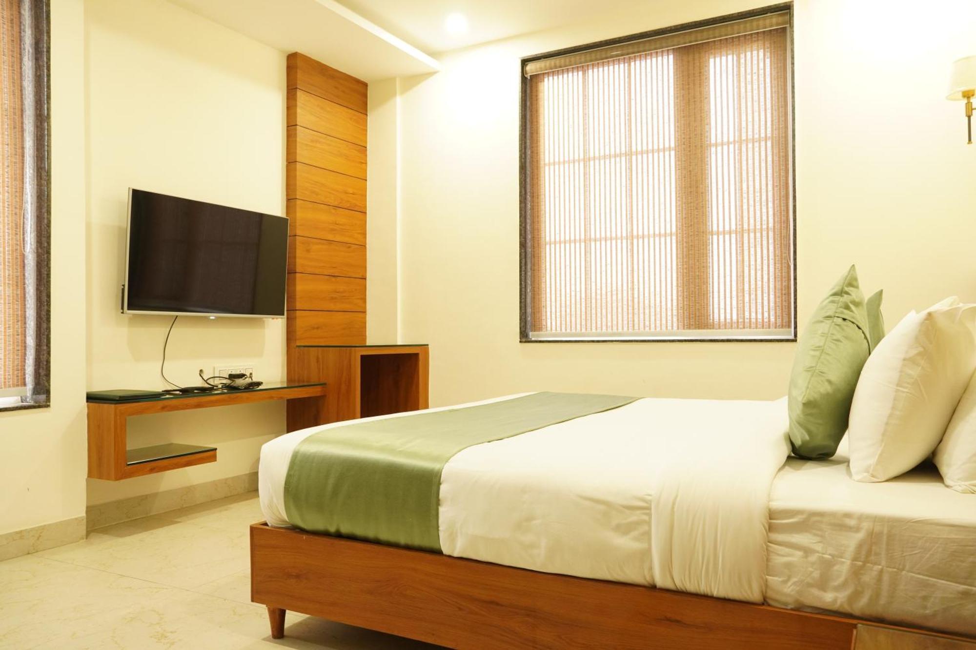 Hotel Eleven Heights Bhopal Dış mekan fotoğraf
